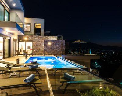 Beach front luxury villa with infinity pool near Chania