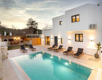 Modern villa with pool for up to 8 people, in South Crete