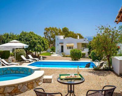 Luxury 4 bedroom villa with pool, one minute from the sea