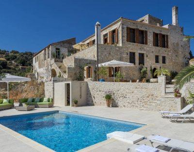 Luxury venetial style villa near Rethymno with pool