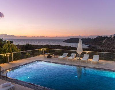 Luxury villa with private pool, 700m from the beach