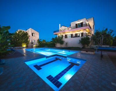 Family villa with four bedrooms and private pool in Rethymnon (V1)